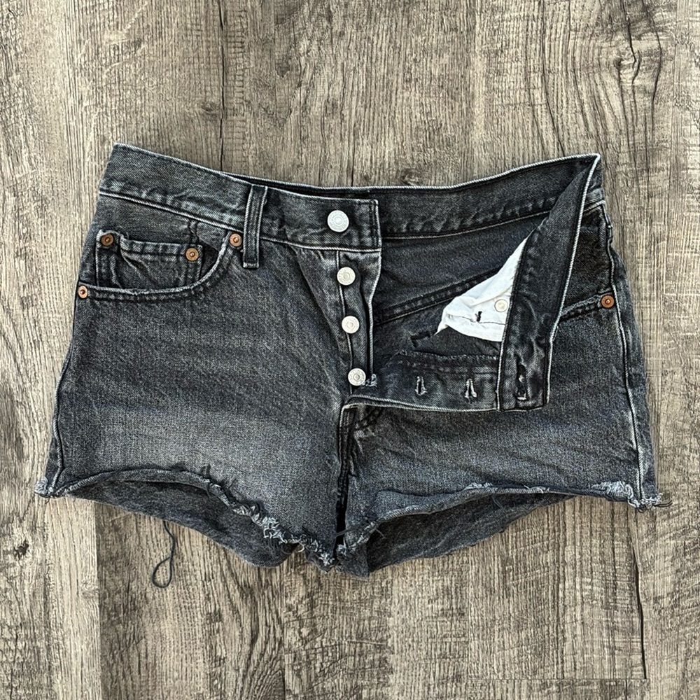 501 Levi Cut-Off Denim Shorts ✧ Size 27